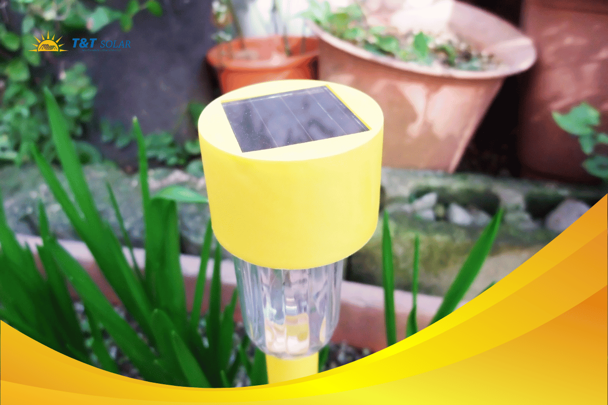 Lắp đặt đèn năng lượng mặt trời sân vườn